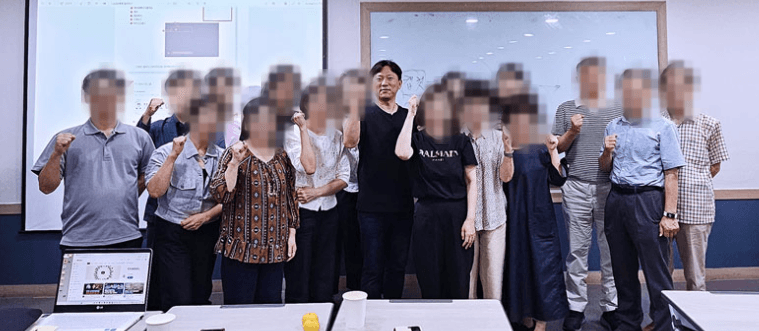 2025년 서울벤처대학원대학교 강의 현장 단체사진 (개인정보 보호 모자이크 적용)